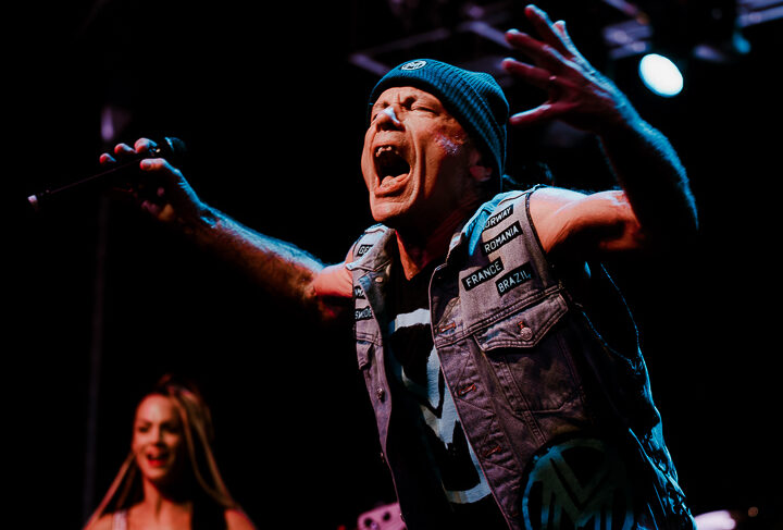 Bruce Dickinson annihilates Iron Maiden fans in Anaheim