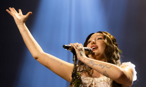 Noah Cyrus & Braison Cyrus captivate Nashville, family-style