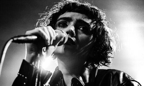 Sir Chloe confesses secrets to St. Louis with Venus & the Flytraps